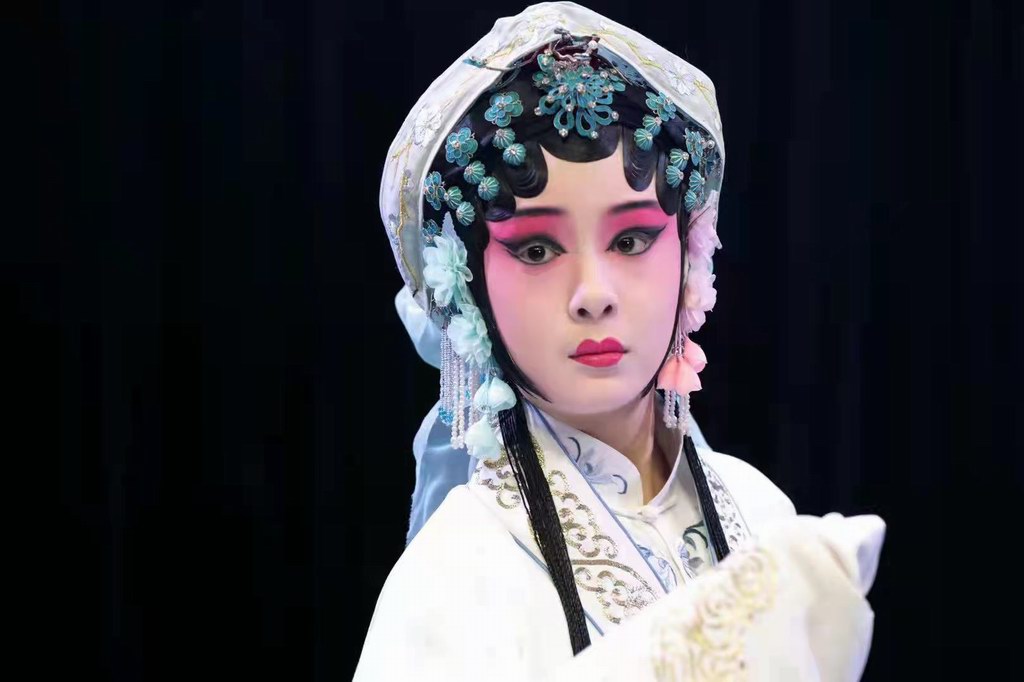 凝眸